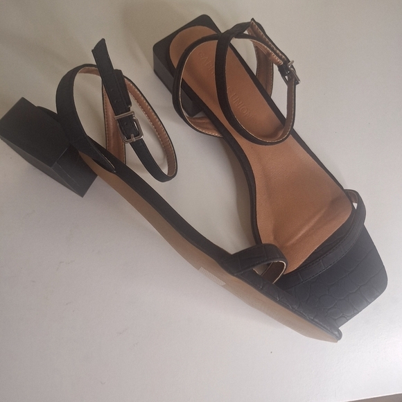 Gabrielle Union April Faux Leather Croc Embossed Ankle Sandals Size 10 - Picture 5 of 10